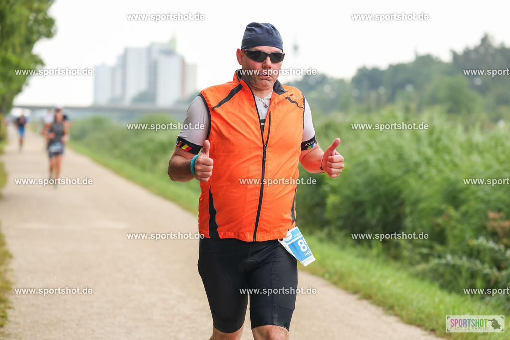 LUR_1818 | 34. M-net Erlanger Triathlon 2025 #erlangertriathlon  #mnettriathlon2025 #mnettriathlon #team #olympischedistanz #mitteldistanz #triathlon #maindonaukanal  #erlangertriathlon2025 #yourpictrs #tv1848 #tv1848erlangen  #triathlonbayern #sportinerlangen #demsportverbunden #sportshot_your_pictrs Copyright: www.sportshot.de