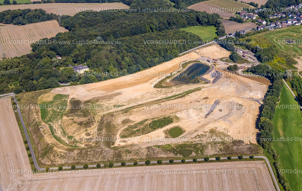 Bochum240816856 | Deponie Harpener Hellweg, Wiesen und Felder mit Fernsicht, Harpen, Bochum, Ruhrgebiet, Nordrhein-Westfalen, Deutschland