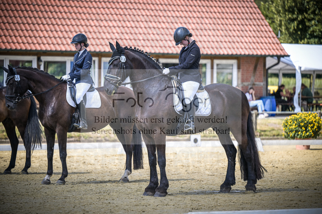 DOS_6798 | Entdecke hochwertige Reitturnierfotos von Foto Oger. Professionell, emotional und authentisch – jetzt Lieblingsmomente im Shop bestellen.Deutschlandweite Turnierfotografie. - Realisiert mit Pictrs.com