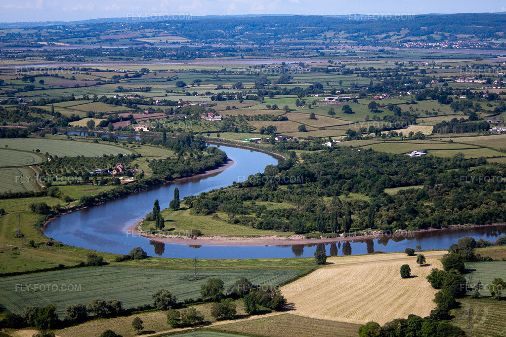 Aerial view: Knee of the River Severn near Oakle Street in Elmore in the state England, Great Britain. – Photo: IMG_40758(39719).jpg taken on 06/11/2011 by Werner Riehm/FLY-FOTO.com – Resolution of the original: 4495 x 2997 px