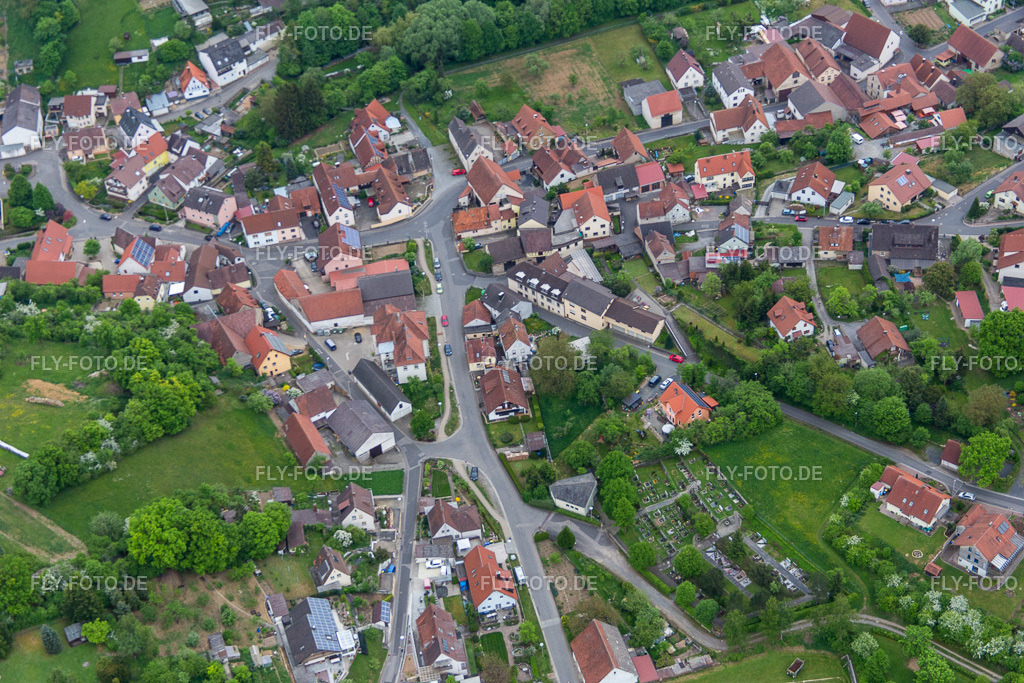 Ortsansicht | Luftbild: Ortsansicht im Ortsteil Hausen in Schonungen im Bundesland Bayern in Deutschland. Foto: IMG_079098.jpg vom 15.05.2015 durch Werner Riehm/FLY-FOTO.de - Realisiert mit Pictrs.com
