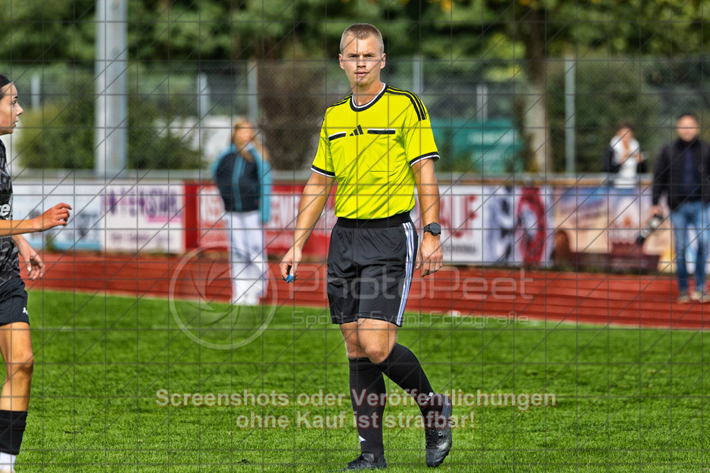 20261010_143008_0210-Bearbeitet_(c)_by_PhotoPeet | #,1.FC Donzdorf (schwarz) vs. SC Sand (blau), Fußball, EnBW-Oberliga B -Juniorinnen, 05. Spieltag, Saison 2026/2027, Rasenplatz Lautertal Stadion, Süßener Straße 16, 73072 Donzdorf, 10.10.2026 - 14:00 Uhr,Foto: PhotoPeet / Sport- &amp; Eventfotografie / Peter Harich