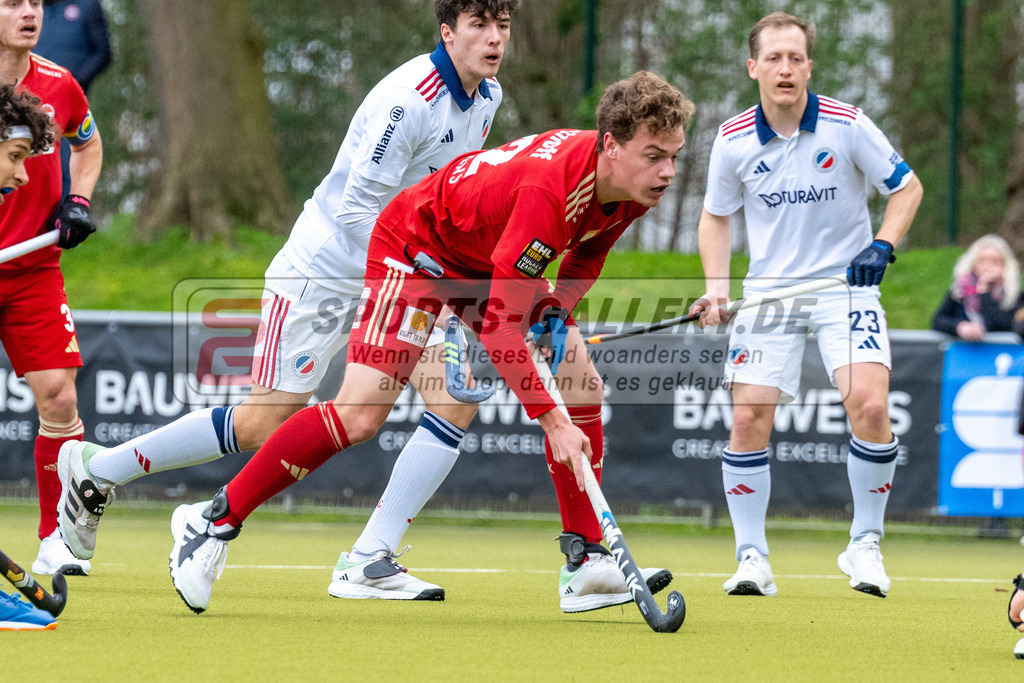 SFE_20240316_0047 | Köln, Deutschland, 16.03.2024:  in Aktion waehrend des Spiels der Feldhockey 1. Bundesliga Herren zwischen Rot-Weiss Köln - Mannheimer HC im KTHC Stadion Rot-Weiss Köln Tennis and Hockey Club am 16.03.2024 in Köln, Deutschland. (Foto von Stephan Fehrmann)

Köln, Germany, 16.03.2024:  in action during the game of Feldhockey 1. Bundesliga Herren between Rot-Weiss Köln - Mannheimer HC in KTHC Stadion Rot-Weiss Köln Tennis and Hockey Club at 16.03.2024 in Köln, Deutschland. (Foto von Stephan Fehrmann)