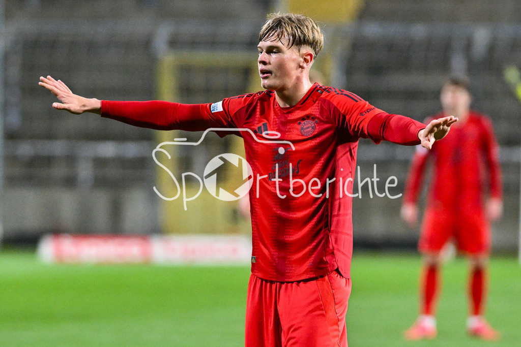 FC Bayern Amateure - FC Augsburg II | im Bild Samuel UNSOELD (FC Bayern München II #7) / Einzelfoto / Freisteller / Regionalliga Bayern: FC Bayern Muenchen II - FC Augsburg II, Gruenwalder Stadion am 14.03.2025