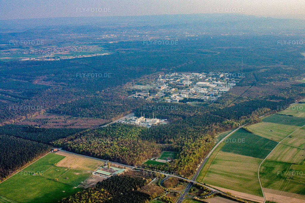 Luftbild: Leopoldshafen, Forschungszentrum Karslruhe (KIT) im Ortsteil Leopoldshafen in Eggenstein-Leopoldshafen im Bundesland Baden-Württemberg in Deutschland. Foto: IMG_17575.jpg vom 10.04.2009 durch Werner Riehm/FLY-FOTO.de