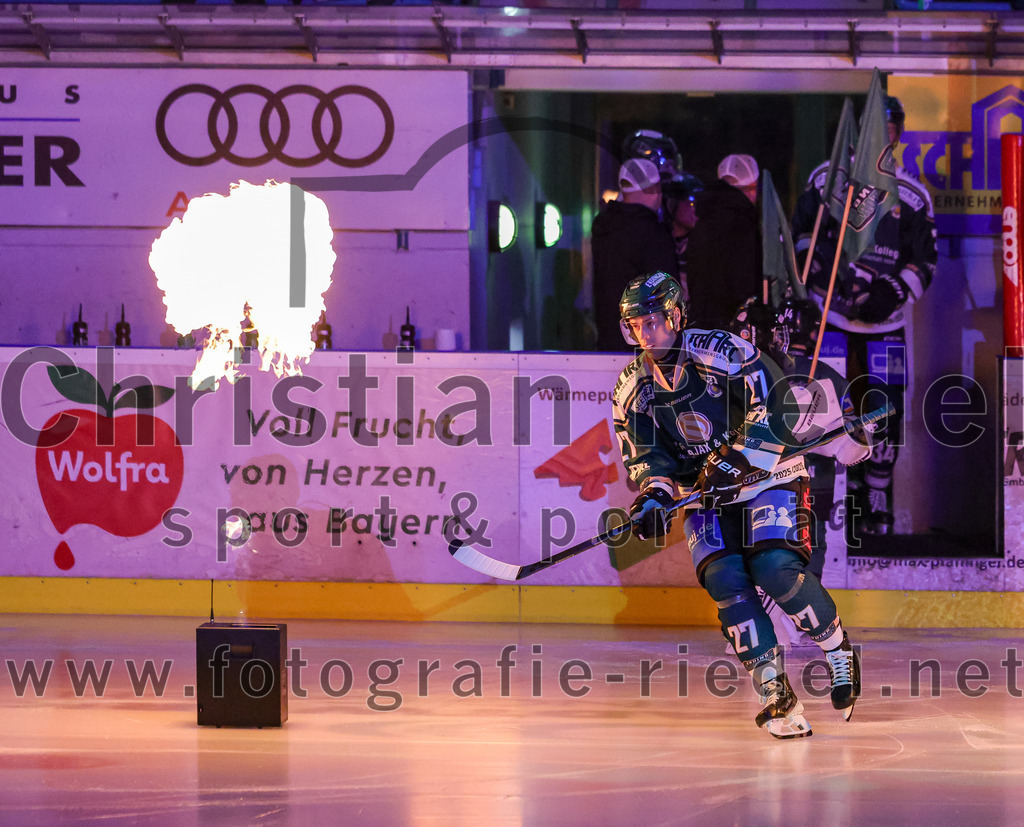2025-12-28_023_TSV_Erding_gegen_onesto_Tigers_Bayreuth | Erding, Deutschland, 28.12.2025:Eishockey, Oberliga Süd 2025 / 2026, 31. Spieltag, TSV Erding gegen onesto Tigers Bayreuth, Endergebnis: 6:5 n.V.Mark Waldhausen (Erding Gladiators, #27)Foto: Christian Riedel / fotografie-riedel.net