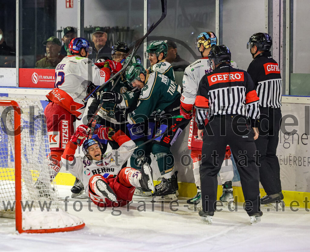 2025-11-16_142_TSV_Erding_gegen_Selber_Woelfe | Erding, Deutschland, 16.11.2025:Eishockey, Oberliga Süd 2025 / 2026, 17. Spieltag, TSV Erding gegen Selber Wölfe, Endergebnis: 3:1Richard Gelke (Selber Wölfe, #92), Maximilian Gläßl (Selber Wölfe, #59), Philipp Michl (Erding Gladiators, #77), Erik Modlmayr (Erding Gladiators, #21), Louis Trattner (Erding Gladiators, #7), Erik Nemec (Selber Wölfe, #14)Foto: Christian Riedel / fotografie-riedel.net
