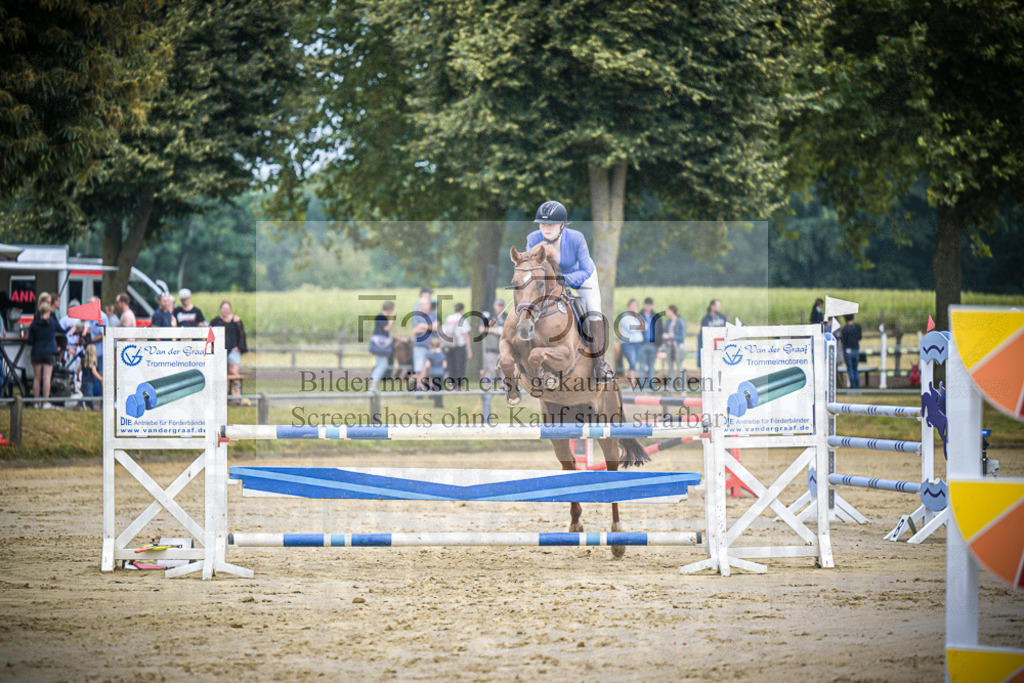DOS_2133 | Entdecke hochwertige Reitturnierfotos von Foto Oger. Professionell, emotional und authentisch – jetzt Lieblingsmomente im Shop bestellen.Deutschlandweite Turnierfotografie. - Realisiert mit Pictrs.com