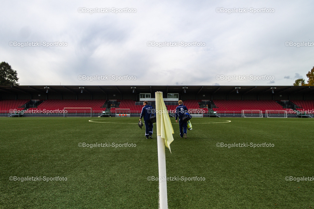 Ruhrstadion Mülheim im Jahr 2014 | Ruhrstadion Mülheim: Blick auf die Haupttribüne - Realisiert mit Pictrs.com