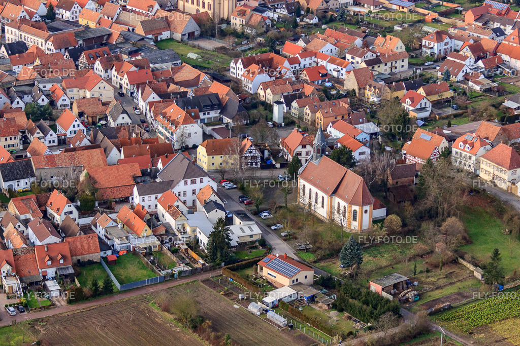 Kronstraße mit St. Bartholomäus | Luftbild: Kronstraße mit St. Bartholomäus in Zeiskam im Bundesland Rheinland-Pfalz in Deutschland. Foto: IMG_61735.jpg vom 18.01.2014 durch Werner Riehm/FLY-FOTO.de - Realisiert mit Pictrs.com