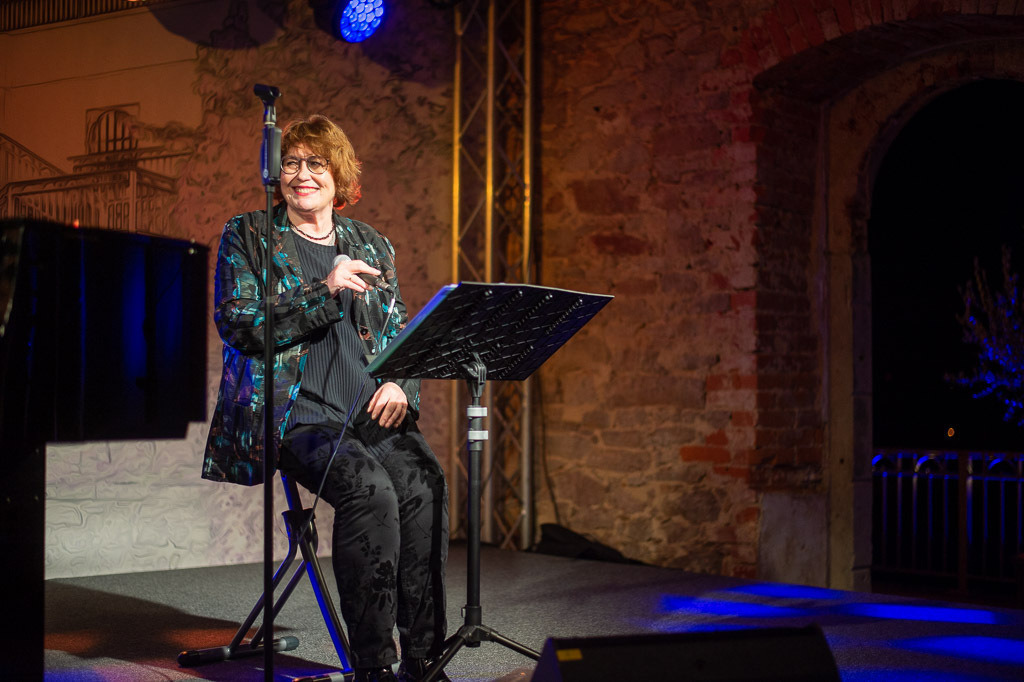 Uschi Brüning | Uschi Brüning im Forte Belvedere Leisnig zum Festival Hallo Leisnig 2022. - Realisiert mit Pictrs.com