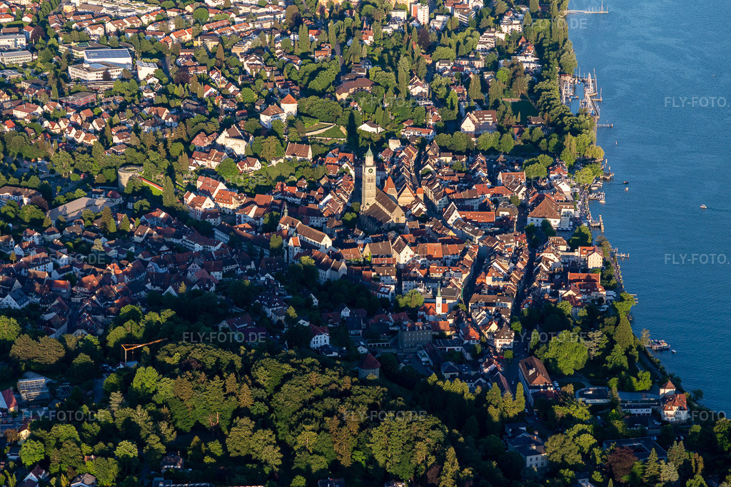 Luftbild: St.-Nikolaus-Münster in Überlingen im Bundesland Baden-Württemberg in Deutschland. Foto: IMG_132106.jpg vom 26.05.2022 durch Werner Riehm/FLY-FOTO.deWWW.SE-UEBERLINGEN.DE
