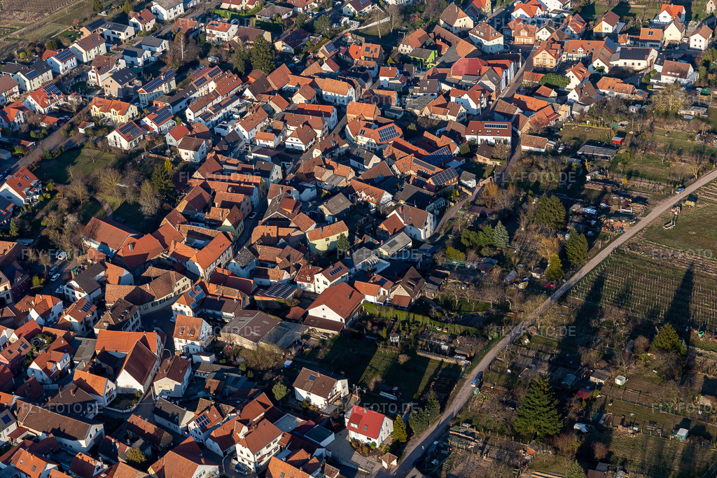 Luftbild: Arzheimer Hauptstr im Ortsteil Arzheim in Landau im Bundesland Rheinland-Pfalz in Deutschland. Foto: IMG_130761.jpg vom 09.03.2022 durch Werner Riehm/FLY-FOTO.de