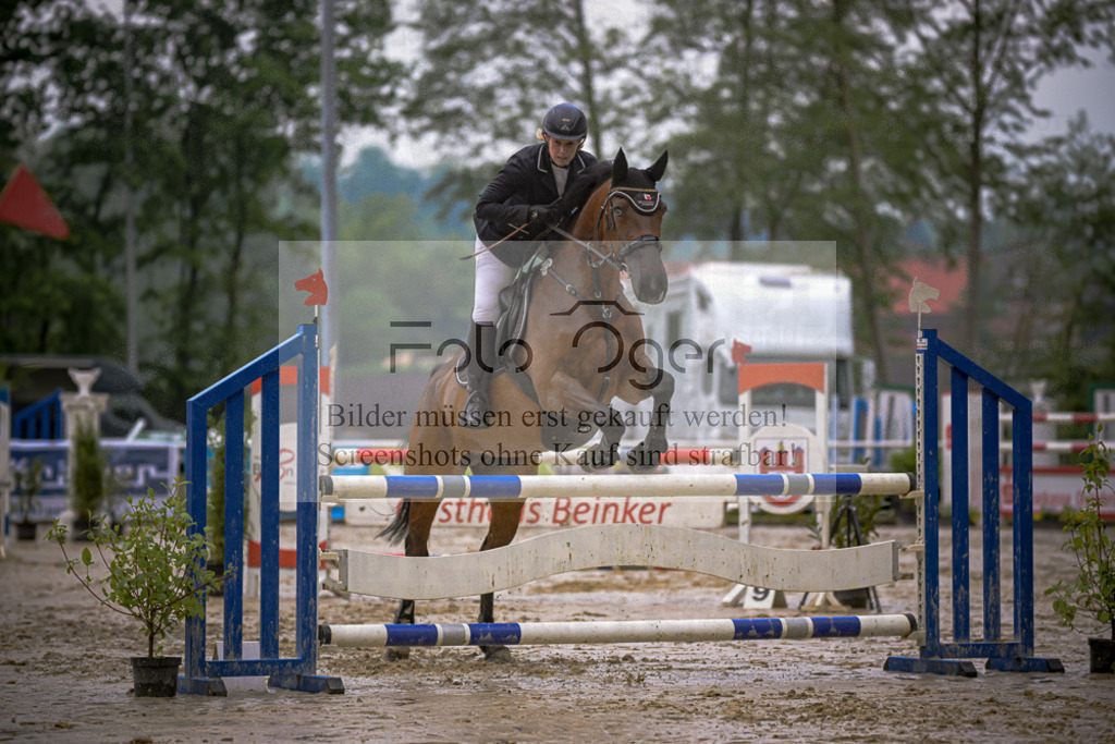 20240505-DOS_7372 | Entdecke hochwertige Reitturnierfotos von Foto Oger. Professionell, emotional und authentisch – jetzt Lieblingsmomente im Shop bestellen.Deutschlandweite Turnierfotografie. - Realisiert mit Pictrs.com