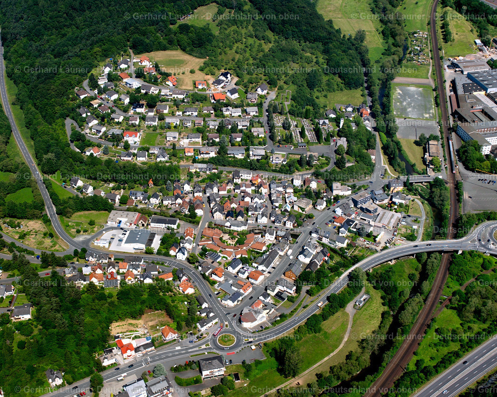 2610488 | Herborn BURG 09.06.2006 Ortsansicht der Straßen und Häuser der Wohngebiete in Burg im Bundesland Hessen, Deutschland // Town View of the streets and houses of the residential areas in Burg in the state Hesse, Germany Foto: Gerhard Launer
