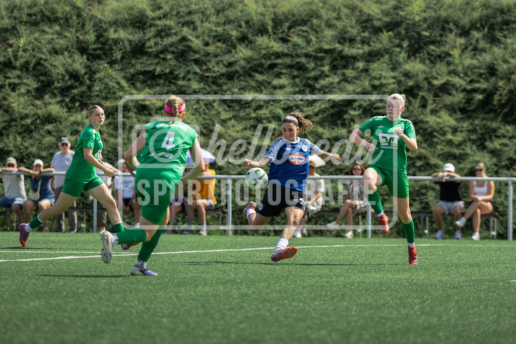 Fußball I Frauen I Freundschaftsspiel I DJK Arminia Ibbenbüren - DSC Arminia Bielefeld I 14820 | Rim Meliani (20, DSC Arminia Bielefeld) - Realisiert mit Pictrs.com