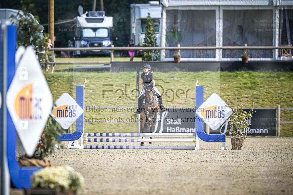 DOS_0966 | Entdecke hochwertige Reitturnierfotos von Foto Oger. Professionell, emotional und authentisch – jetzt Lieblingsmomente im Shop bestellen. - Realisiert mit Pictrs.com