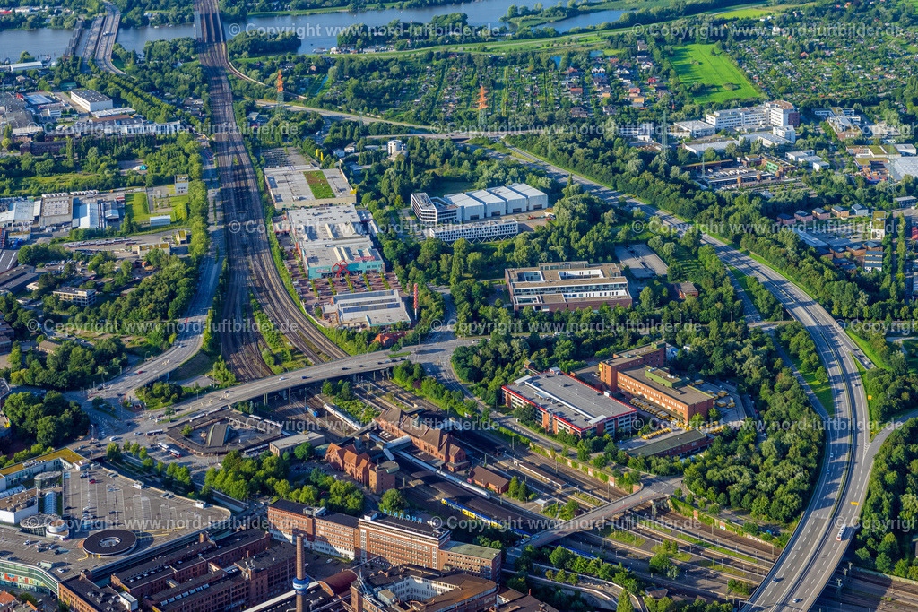 Hamburg_Harburg_Gewerbegebiet_ELS_9095040823 | HAMBURG 09.08.2023 Gewerbegebiet und Firmenansiedlung Großmoorbogengraben in Harburg in Hamburg. // Industrial estate and company settlement Grossmoorbogengraben in Harburg in Hamburg. Foto: Martin Elsen