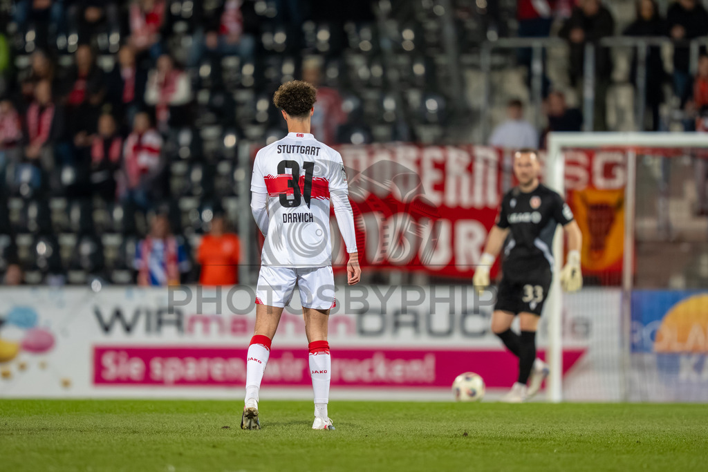 VfB Stuttgart II vs. FC Energie Cottbus, Fussball, 3.Liga, 27. Spieltag, Saison 2025/2026, 03.03.2026 | Noah Darvich (VfB Stuttgart II, #31),VfB Stuttgart II vs. FC Energie Cottbus, Fussball, 3.Liga, 27. Spieltag, Saison 2025/2026, 03.03.2026Foto: photosbyphips/Philip Ziegler