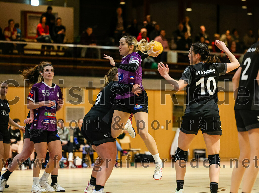 2024-02-10_054_SpVgg_Altenerding_gegen_SVA_Palzing | Erding, Deutschland, 10.02.2024:
Handball, Bezirksoberliga Frauen Altbayern 2023 / 2024, 14. Spieltag, SpVgg Altenerding gegen SVA Palzing, Endergebnis: 27:28

Verena Bauer (SpVgg Altenerding, #55), Franka Straubinger (SVA Palzing, #9), Lena Prem (SpVgg Altenerding, #5), Veronika Wöhrl (SVA Palzing, #10)

Foto: Christian Riedel / fotografie-riedel.net
