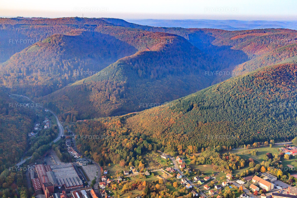 Vue aérienne: Rue de la Fonderie à Niederbronn-les-Bains dans le département Bas Rhin, France – .Photo: IMG_54163.jpg prise le 21/10/2012 par Werner Riehm/FLY-FOTO.eu – Résolution de l'original: 4752 x 3168 px