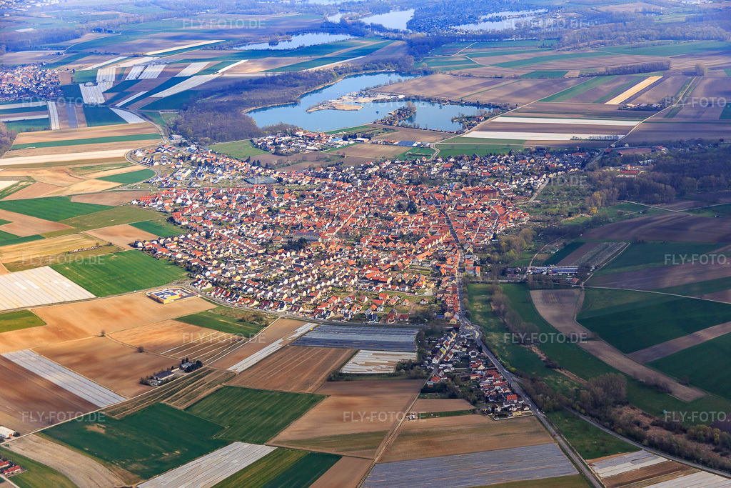 Luftbild: Ortsansicht aus Süden in Waldsee im Bundesland Rheinland-Pfalz in Deutschland. Foto: IMG_076884.jpg vom 12.04.2015 durch Werner Riehm/FLY-FOTO.de