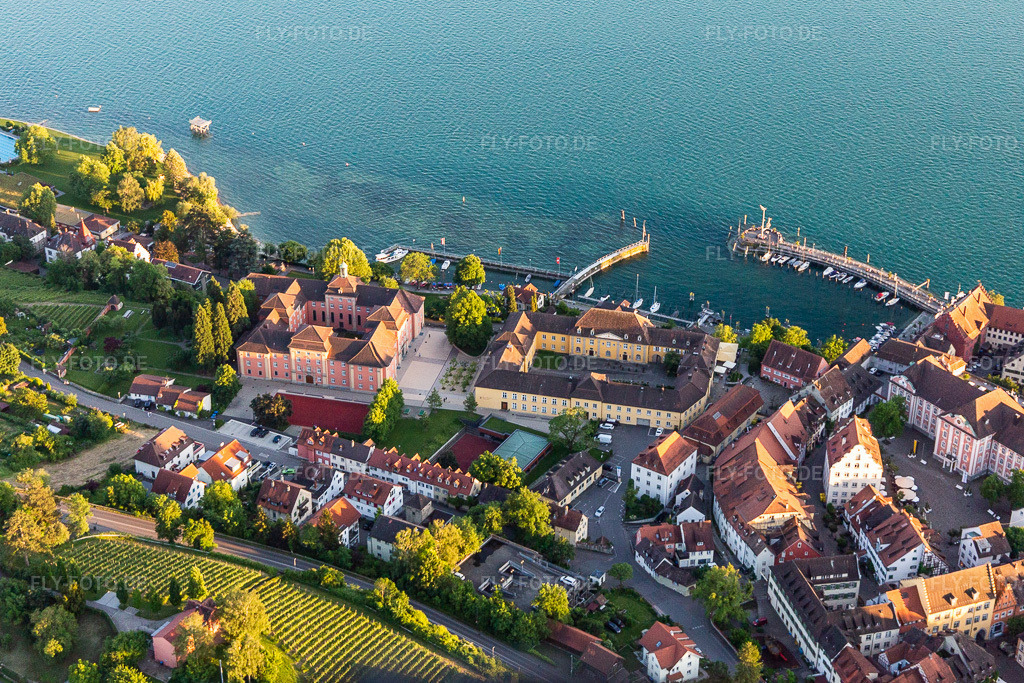 Luftbild: Staatsweingut Meersburg, Droste-Hülshoff-Gymnasium Meersburg in Meersburg im Bundesland Baden-Württemberg in Deutschland.Foto: IMG_132144.jpg vom 26.05.2022 durch Werner Riehm/FLY-FOTO.depayment-klarnaDroste-Hülshoff-Gymnasium Meersburg