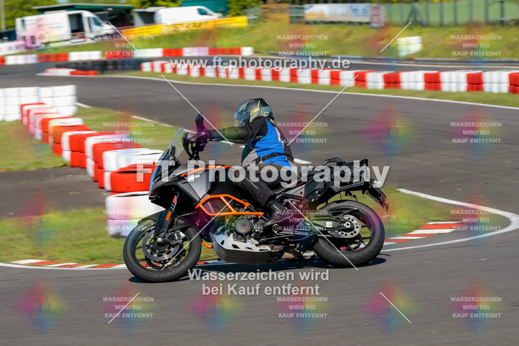 Moto-TeamOBK-21460 | Hier findet Ihr Bilder von Touristenfahrten auf der Nürburgring Nordschleife oder von anderen Veranstaltungen die ich besucht habe. Viel Spass beim Durch Schauen 