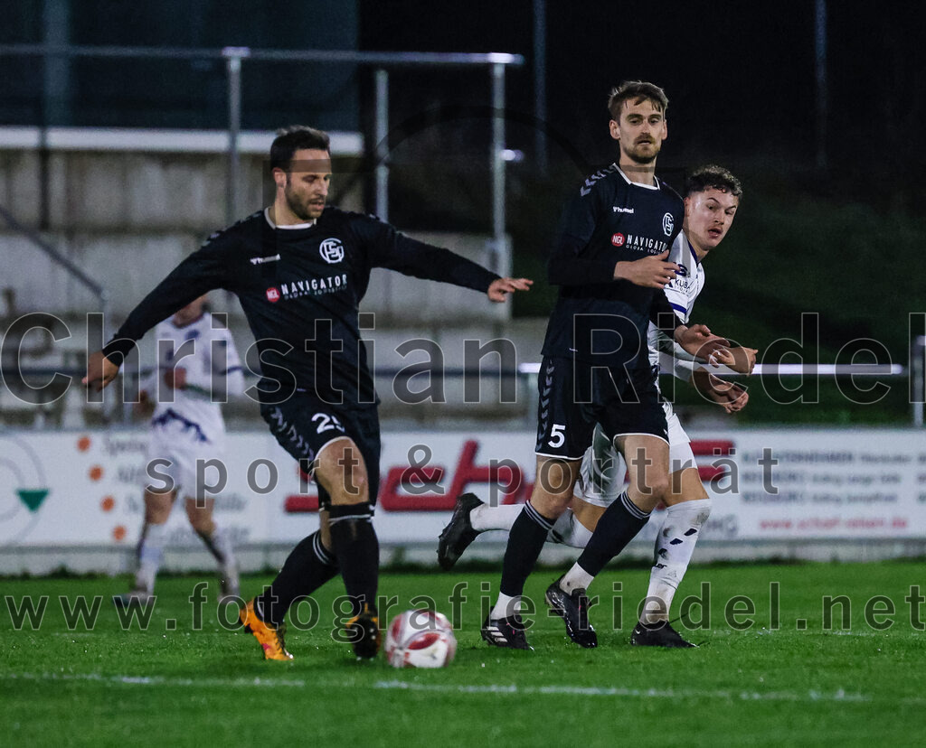 2024-03-15_028_FC_Schwaig_gegen_1_FC_Garmisch-Partenkirchen | Oberding, Deutschland, 15.03.2024:
Fußball, Landesliga Südost 2023 / 2024, 25. Spieltag, FC Schwaig gegen 1. FC Garmisch-Partenkirchen, Endergebnis: 4:0

Nils Ehret (FC Schwaig, #25), Mario Simak (FC Schwaig, #5)

Foto: Christian Riedel / fotografie-riedel.net