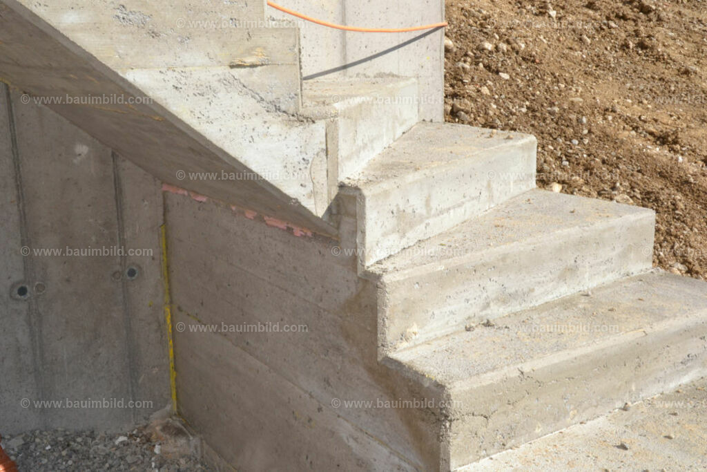 bib-lg04-betonarbeiten-treppen-0771 | Nach LV-Leistungsgruppen sortierte Detailfotos über den Bau eines Hauses. Alle Hausbau-Bilder direkt vom Urheber und Autor der Website Haus-Selber-Bauen.com