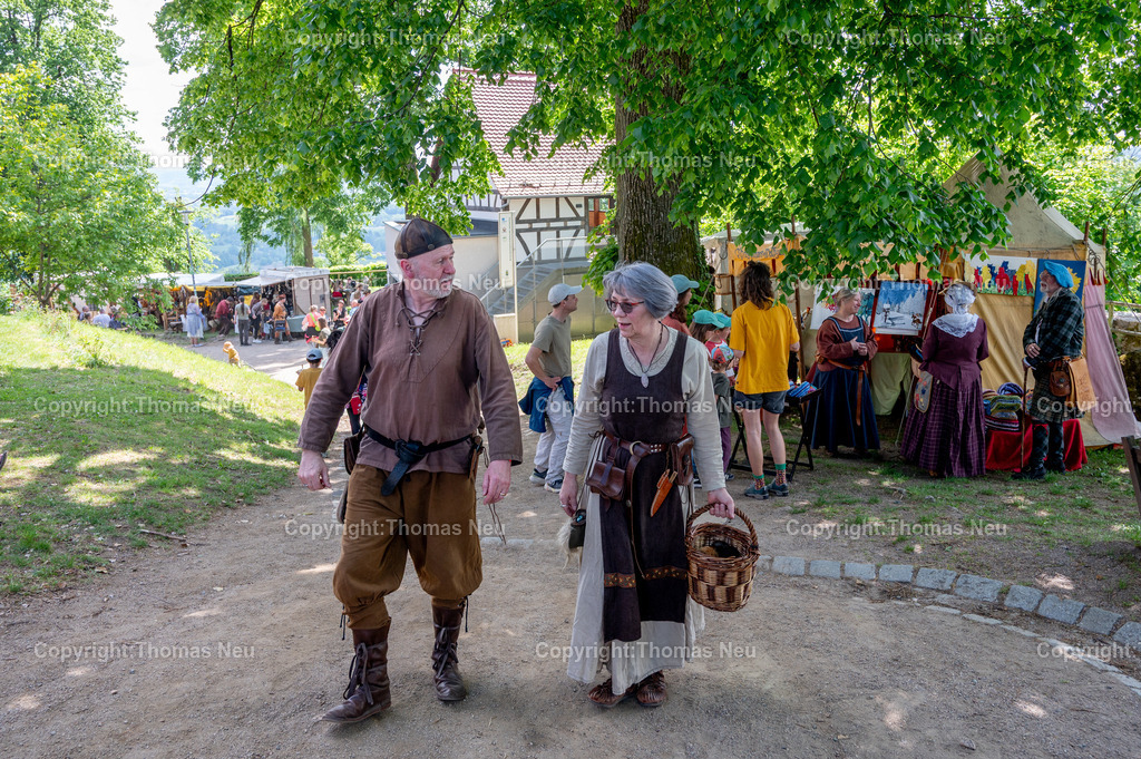 Lindenfels-Mittelaltermarkt-fotografie-thomas-neu.jpg17 | bli, Lindenfels, Mittelaltermarkt in der Burgstraße, Kurpark , Rathaushof und Burg, hier der historische Tanzkreis Bensheim im Rathaushof,  ,Bild: THomas Neu