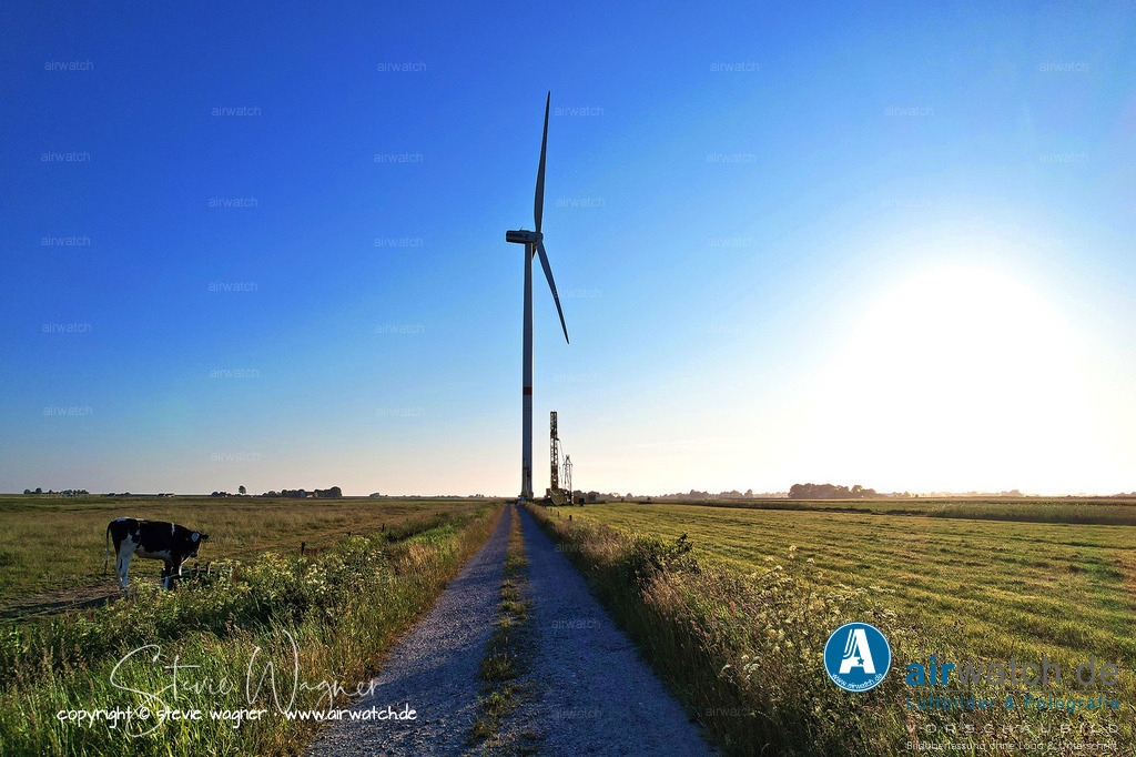 Langenhorner Alter Deich - Windpark - Luftbild | Entdecken Sie atemberaubende Luftbilder und Fotografien auf airwatch.de - Tauchen Sie ein in eine Welt voller faszinierender Aufnahmen aus der Vogelperspektive.
