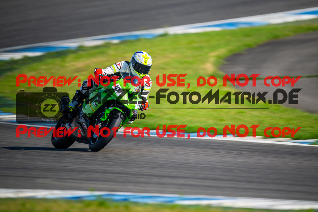 MaZZes_FotoMatrix_240702_6007705_2-4 | WEISS