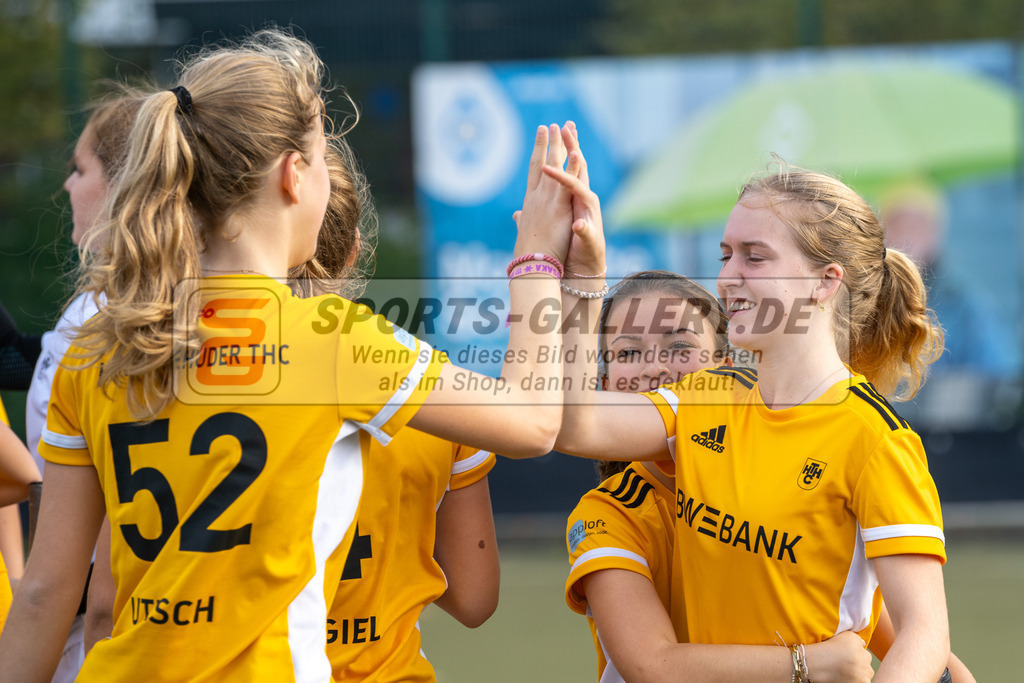SFE_20231021_0083 | Deutsche Meisterschaft Weibliche U16 Halbfinale Düsseldorfer HC - Harvestehuder THC am 21.10.2023 in Köln (Düsseldorfer Hockeyclub 1905 e.V.), Photo: Stephan Fehrmann 2023 (Sports-Gallery)