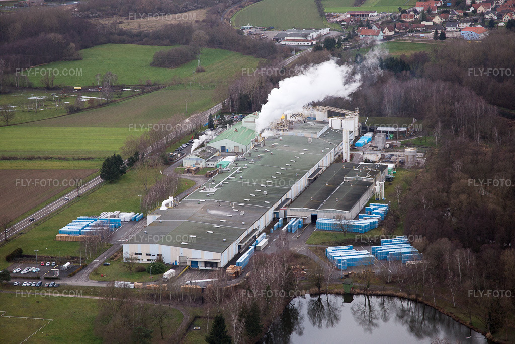 Aerial view: Sitek Insulation in the district Altenstadt in Wissembourg in the state Bas-Rhin, France. – Photo: IMG_085867.jpg taken on 01/08/2016 by Werner Riehm/FLY-FOTO.com – Resolution of the original: 5472 x 3648 px