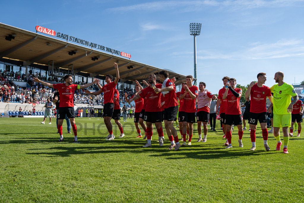 Stuttgarter Kickers vs. SG Sonnenhof Großaspach, Fussball, WFV-Pokal, Finale, 23.05.2026 | Team jubelt nach Abpfiff mit Fans, Zuschauern und Verantwortlichen,Stuttgarter Kickers vs. SG Sonnenhof Großaspach, Fussball, WFV-Pokal, Finale, 23.05.2026