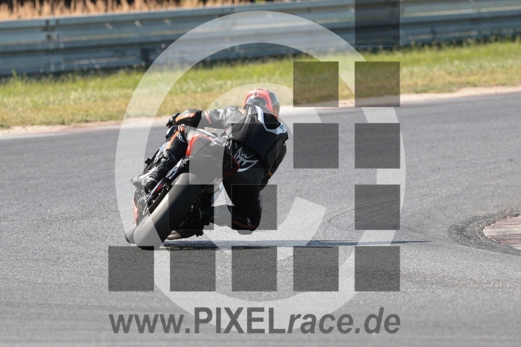 0080-20250813_14069 | Schöne Erinnerungen an spannende Momente - das festzuhalten ist unser Job. PIXELrace.de ist seit 2003 auf den Rennstrecken Europas unterwegs um die Action draußen beim Fahren und die wunderbare Stimmung imm Fahrerlager für euch einzufangen.