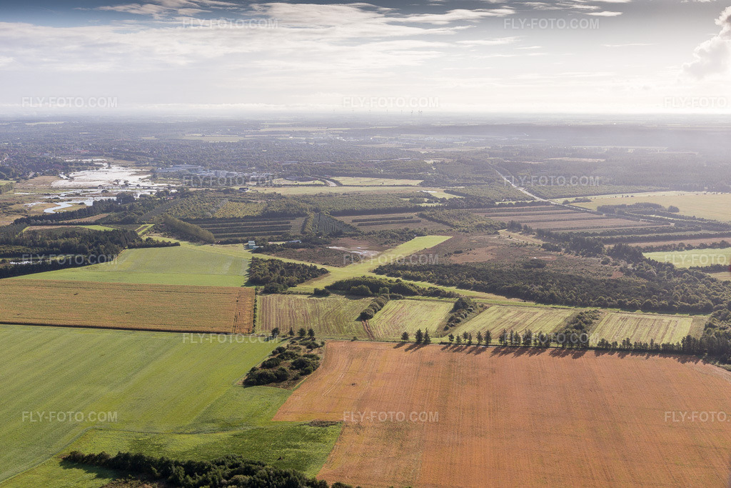 Aerial view: View of the town in Varde in the state South Denmark, Denmark. – Photo: IMG_103452.jpg taken on 09/16/2017 by Werner Riehm/FLY-FOTO.com – Resolution of the original: 5278 x 3519 px