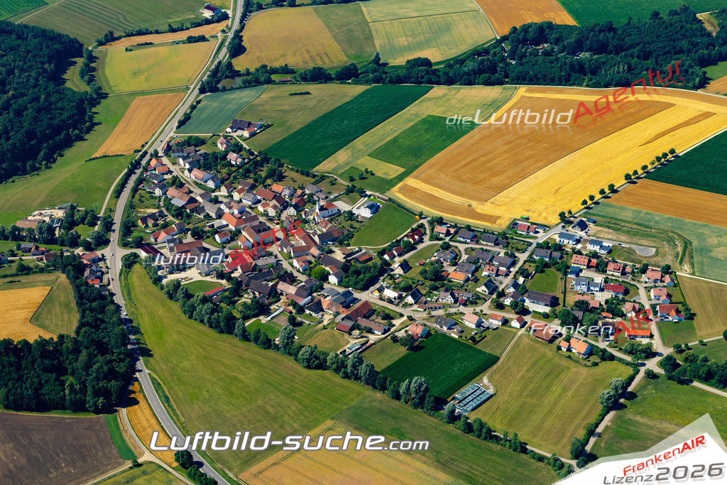 Die Luftaufnahme Itzing - Monheim wurde 2022 vom Flugzeug aus (keine Drohne) erstellt. Hohe Auflösung -für große Poster und Wandbilder geeignet - Garantiert!