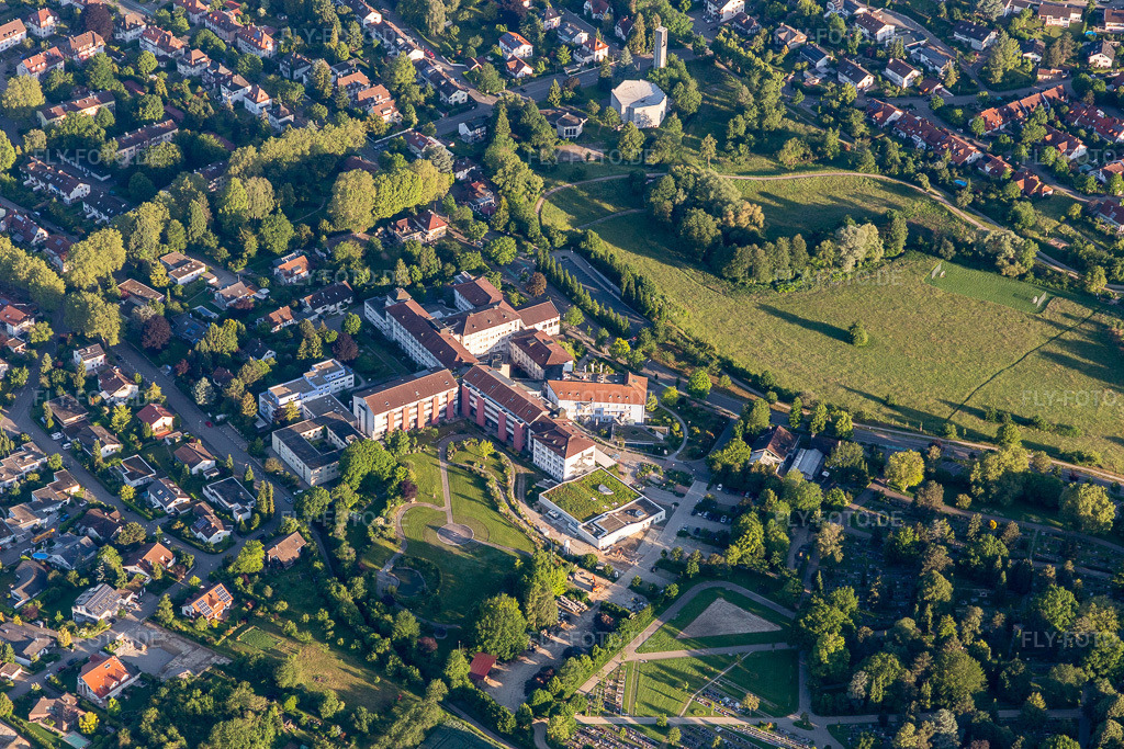 Luftbild: Klinikgelände des Krankenhauses Ortenau Klinikum Offenburg-Kehl Standort St. Josefsklinik in Offenburg im Bundesland Baden-Württemberg in Deutschland. Foto: IMG_114942.jpg vom 01.06.2019 durch Werner Riehm/FLY-FOTO.de