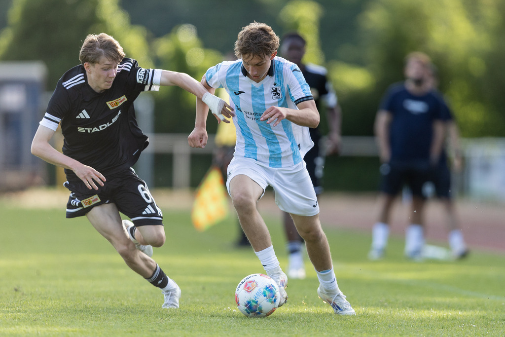Fußball I Männer I 40. Pfingscup Hollage I 13272 | realhellocedii - Realisiert mit Pictrs.com