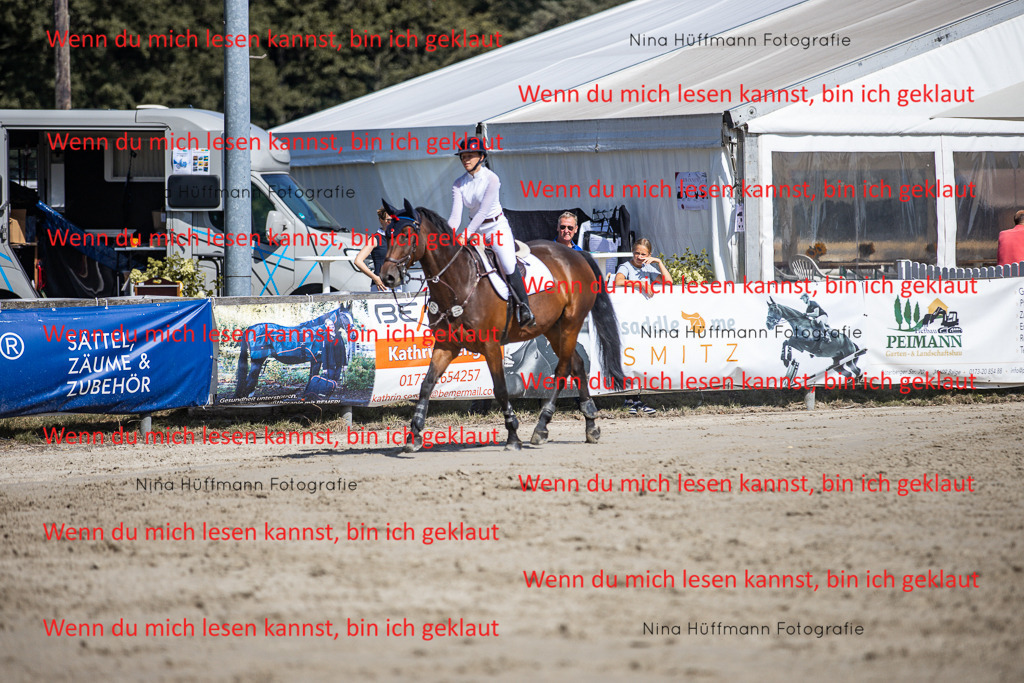 BK1A6947 | Turnierbilder Turnierfotos Nina Hüffmann Turnierfotografie Pferdefotografie Tierzeichnung Haustierzeichnung Pferdezeichnung Hundezeichnung Videograf  - Realisiert mit Pictrs.com