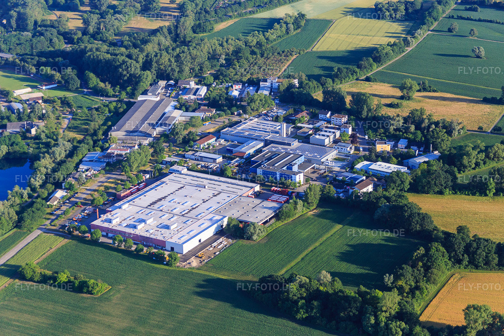 Luftbild: Coca-Cola Erfrischungsgetränke AG im Industriegebiet Im kleinen Bruch im Ortsteil Neureut in Karlsruhe im Bundesland Baden-Württemberg in Deutschland. Foto: IMG_080797.jpg vom 13.06.2015 durch Werner Riehm/FLY-FOTO.de