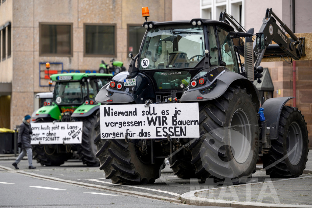_DWA4332 | Bauerndemo gegen Agrarpolitik der Bundesregierung  auf dem Straße Obstmarkt und Hauptmarkt . Nürnberg, 08.01.2024 - Realisiert mit Pictrs.com