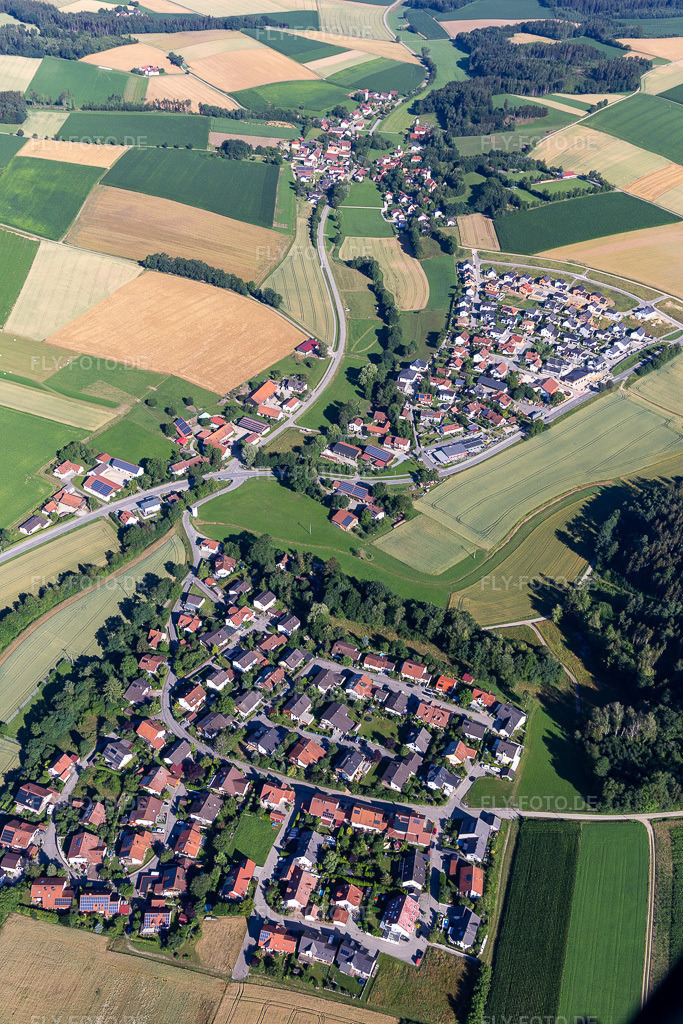 Luftbild: Unterglaim im Ortsteil Unterglaim in Ergolding im Bundesland Bayern in Deutschland. Foto: IMG_133097.jpg vom 03.07.2022 durch Werner Riehm/FLY-FOTO.deMarkt Ergolding