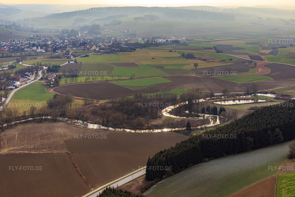 Luftbild: Flussschleifen der Rott im Ortsteil Anzenkirchen in Triftern im Bundesland Bayern in Deutschland. Foto: IMG_085602.jpg vom 31.12.2015 durch Werner Riehm/FLY-FOTO.de