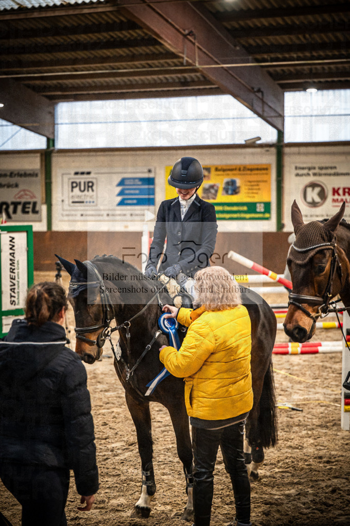 Hallenreittunier Voxtrup 2023 | Entdecke hochwertige Reitturnierfotos von Foto Oger. Professionell, emotional und authentisch – jetzt Lieblingsmomente im Shop bestellen.Deutschlandweite Turnierfotografie. - Realisiert mit Pictrs.com