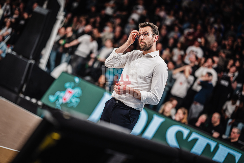 Basketball | Männer | Saison 2024/2025 | easyCredit Basketball Bundesliga | 14. Spieltag | Veolia Towers Hamburg vs. Basketball Löwen Braunschweig | 30.12.2024 | Headcoach Benka Barloschky (Hamburg Towers)