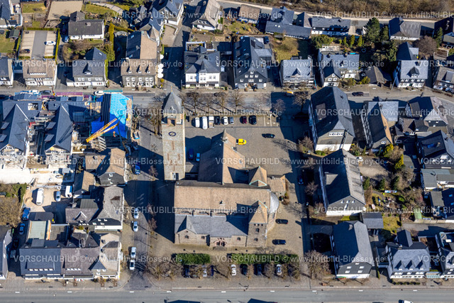 Schmallenberg220303715 | Luftbild, kath. Kirche St. Alexander, Schmallenberg, Sauerland, Nordrhein-Westfalen, Deutschland
