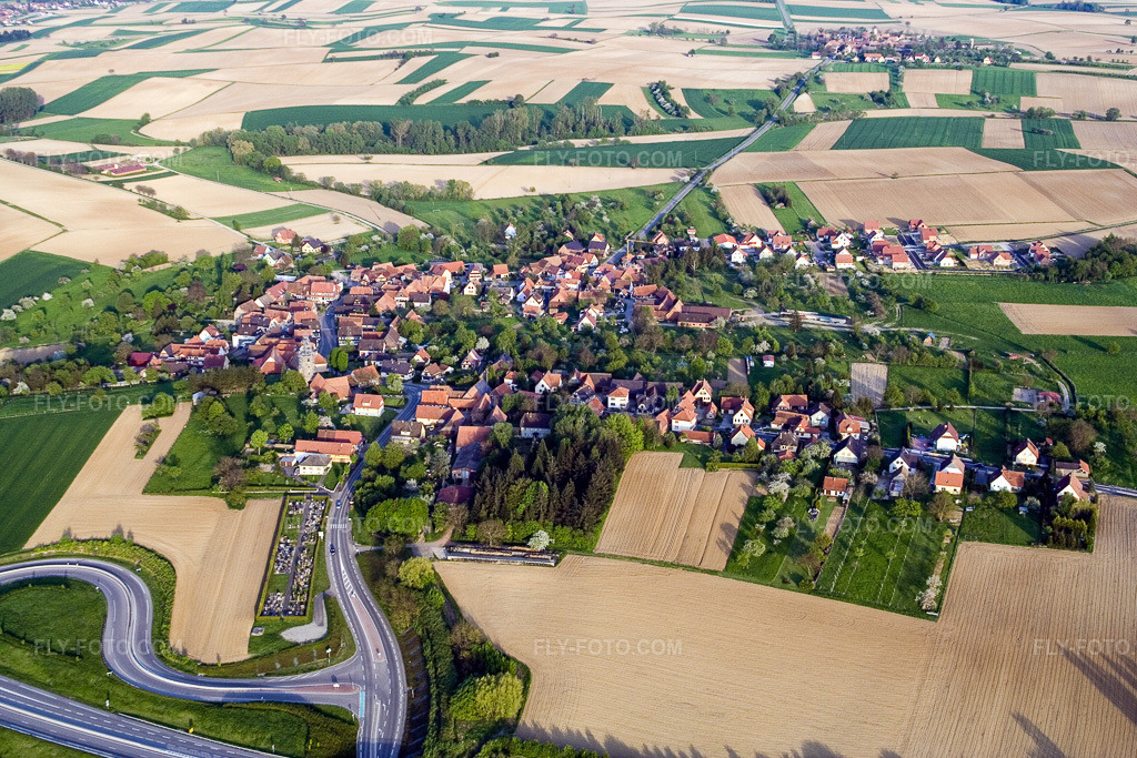 Aerial view: View of the town in Hohwiller in the state Bas-Rhin, France.Photo: IMG_10644.jpg taken on 05/04/2008 by Werner Riehm/FLY-FOTO.comResolution of the original: 3456 x 2304 px